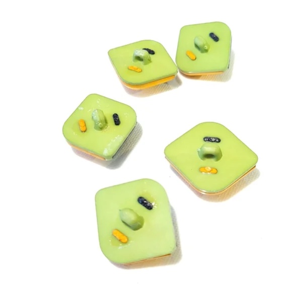 Very Unique Vintage Buttons - Picture 4 of 5